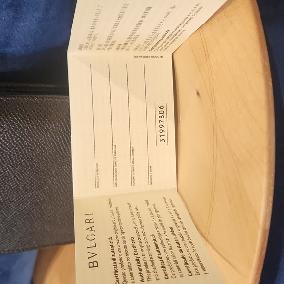 Men's BVLGARI leather bi-fold wallet. Includes all original authentic documents. - Picture 3 of 12